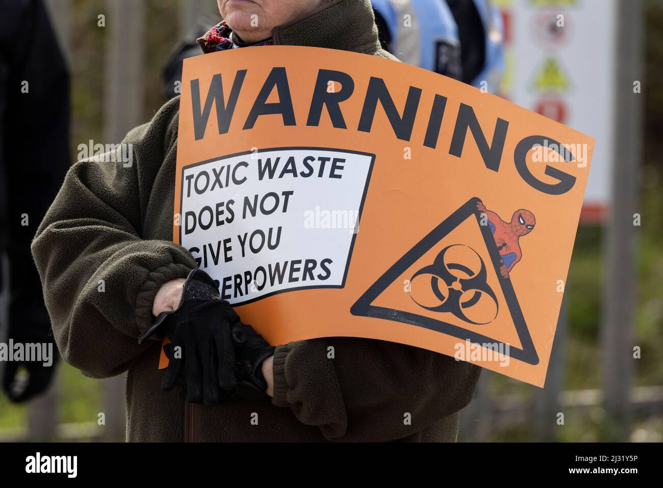 Demonstranten demonstrieren vor der Mülldeponie Silverdale, die auf Mülldeponien im Steinbruch liegt, wegen des verfaulten Geruchs und der Kampagne „Stoppt den Gestank“ Stockfoto