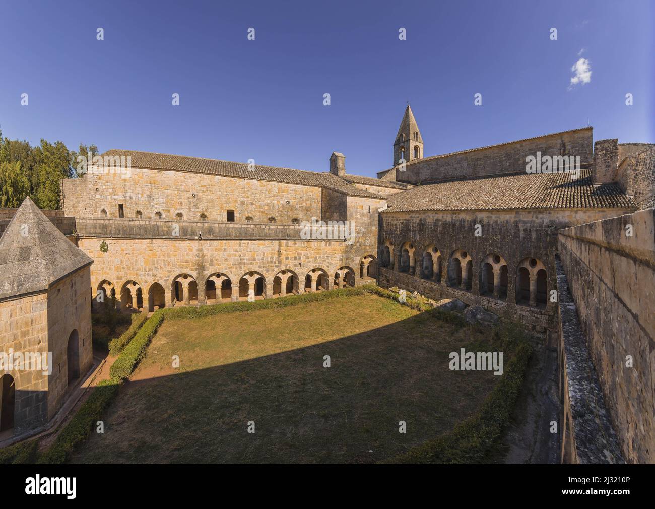 FRANKREICH. PROVENCE. VAR (83) KLOSTER THORONET. ES WURDE ZWISCHEN 1160 UND 1230 ERBAUT UND IST EINES DER DREI ZISTERZIENSER ABBEYES IN DER PROVENCE. AUFGEFÜHRT ALS HISTORISCH Stockfoto