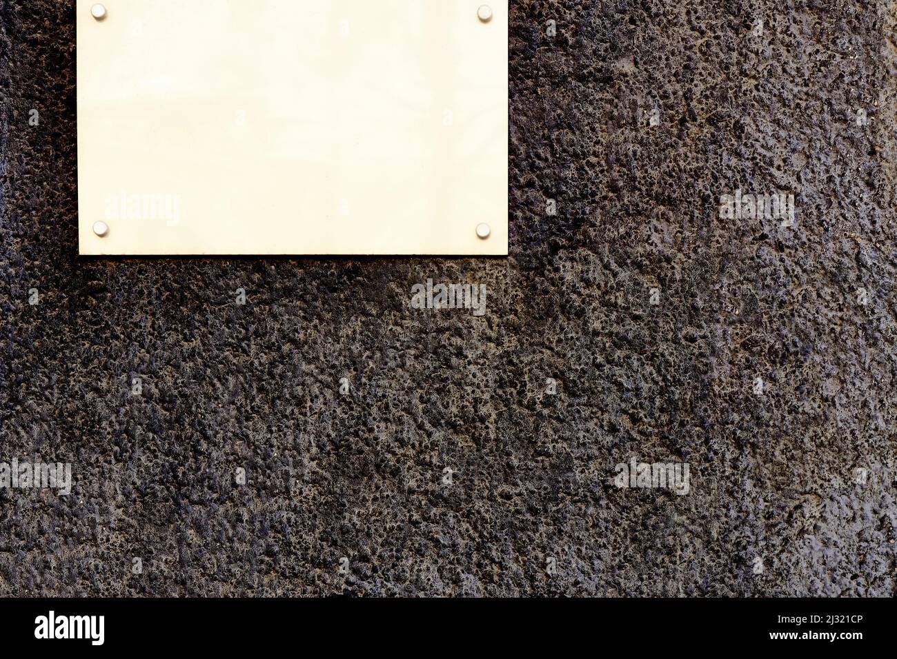 Plakette mit Platz für Text auf Granitwand Stockfoto