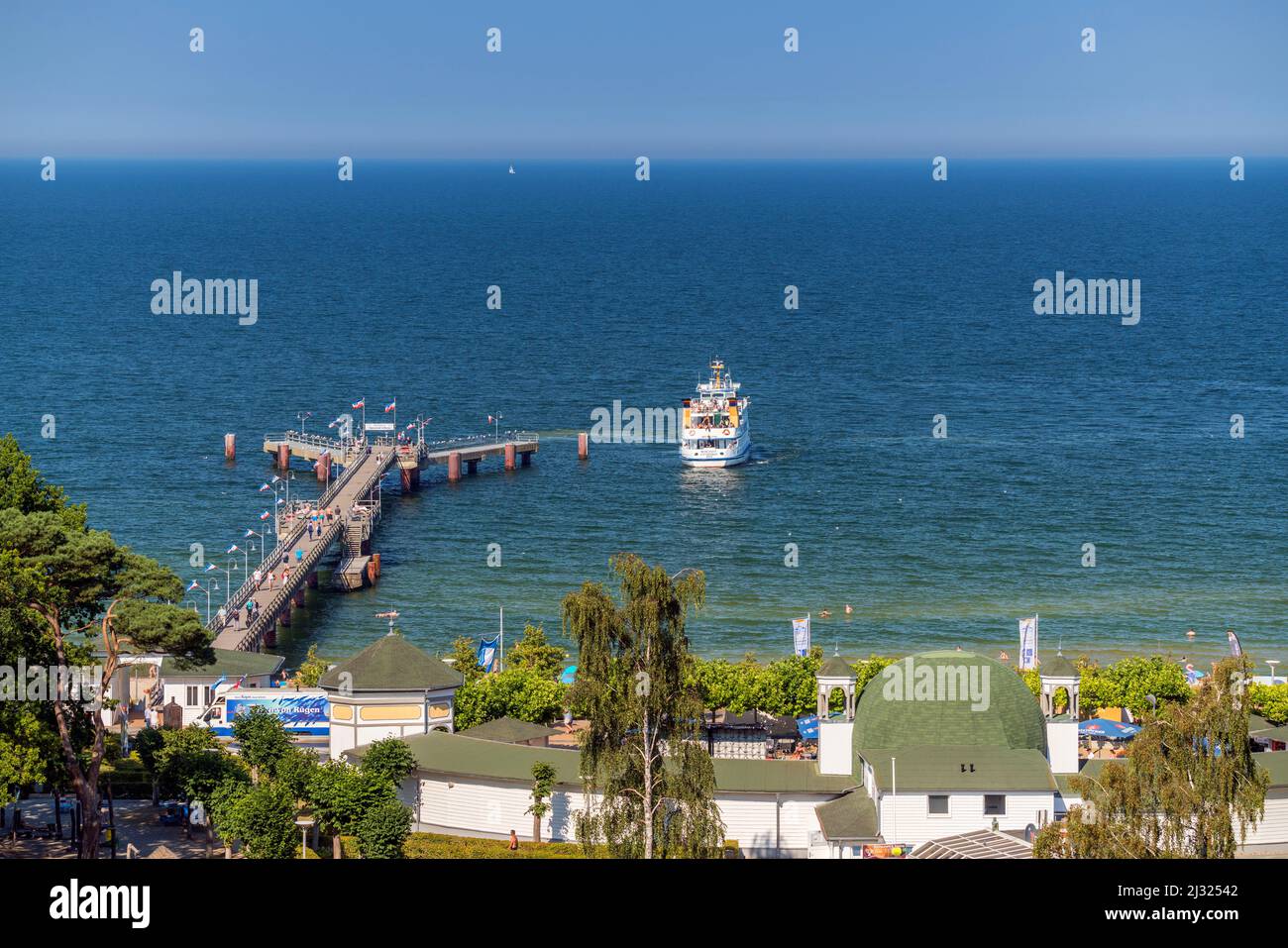 Pier und Kurpavillon im Ostseebad Göhren, Insel Rügen, Mecklenburg-Vorpommern, Deutschland Stockfoto