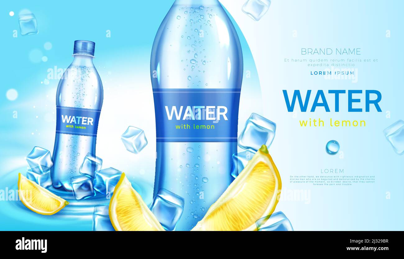 Mineralwasser mit Zitrone in Plastikflasche. Vektor realistisches Markenposter mit kaltem Trinkwasser mit Limettensaft auf welliger Wasseroberfläche und Eiswürfeln. Stock Vektor