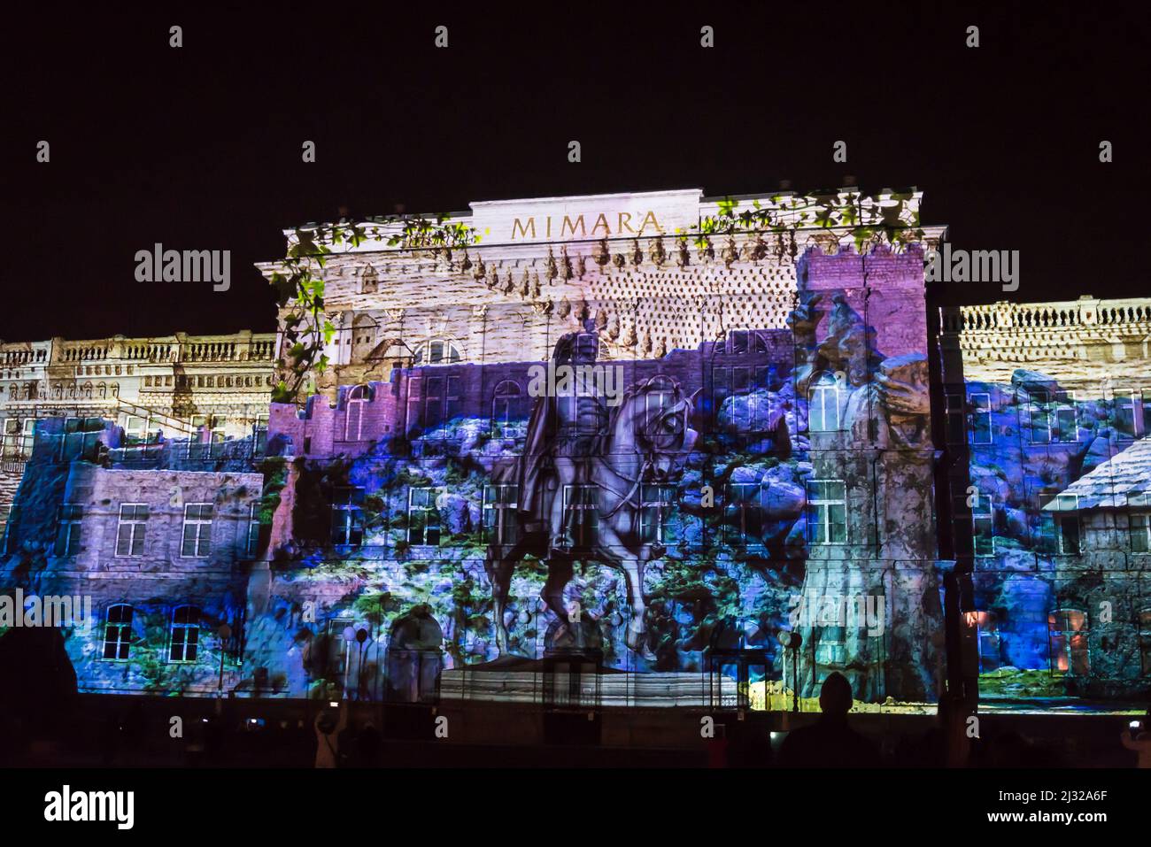 Festival of Lights, ein jährliches Festival, das im März stattfindet, zeigt Lichtinstallationen, die auf die Wahrzeichen-Gebäude projiziert werden - hier auf der Mimara M Stockfoto