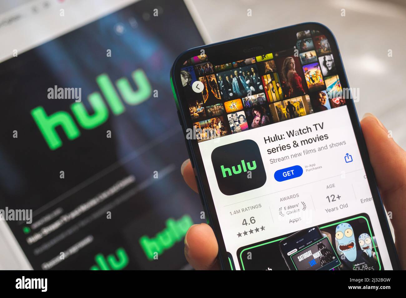 Symbol der Hulu-App für Streaming-Dienste auf dem Foto der Nahaufnahme eines Mobiltelefons Stockfoto
