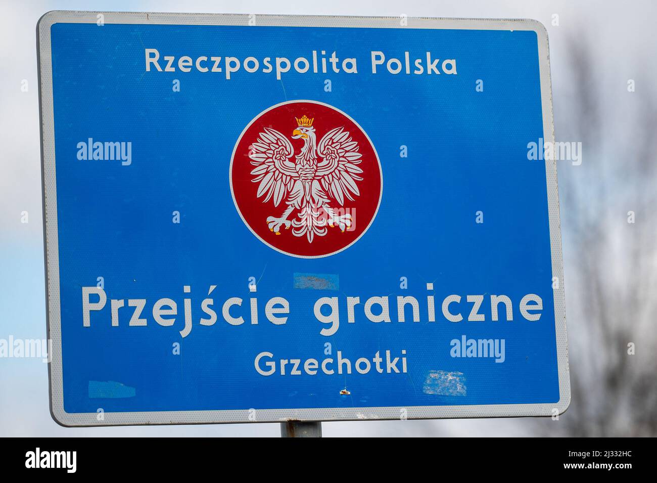 Ein Schild "Grenzübergang" an der Grenze in Grzechotki. Russland marschierte am 24. Februar 2022 in die Ukraine ein und löste damit den größten militärischen Angriff in Europa seit dem Zweiten Weltkrieg aus Bis zu 10 Millionen Ukrainer sind aus ihren Häusern geflohen, entweder aus dem Land oder in sicherere Gebiete innerhalb der Ukraine. Es wird angenommen, dass etwa 3 Millionen Flüchtlinge die Grenzen in Nachbarländer überschritten haben. (Foto von Mateusz Slodkowski / SOPA Images/Sipa USA) Stockfoto