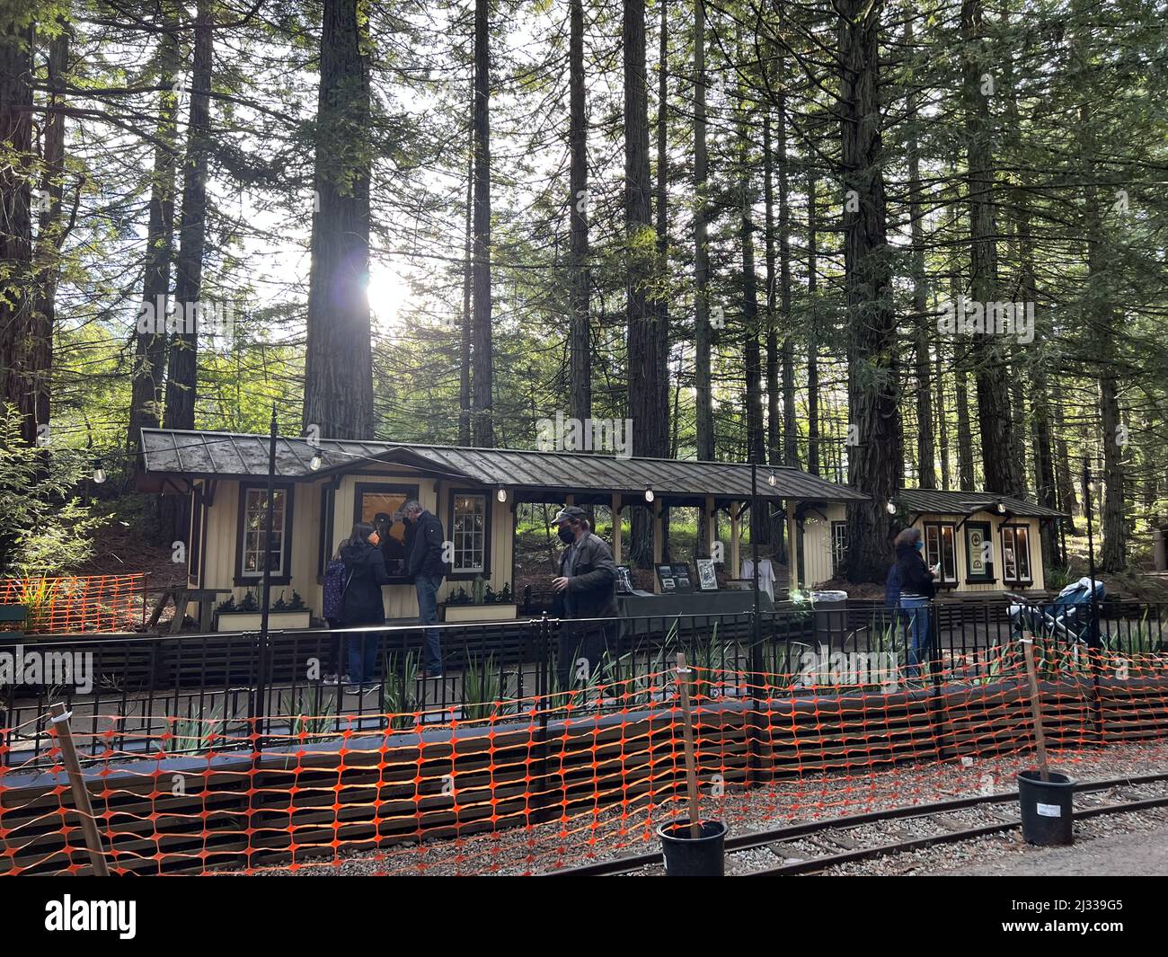 Usa. 15. Januar 2022. Bahnhofsgebiet und Züge der Redwood Valley Railroad im Tilden Regional Park, Orinda, Kalifornien, 15. Januar 2022. Foto mit freundlicher Genehmigung von Sftm. (Foto: Gado/Sipa USA) Quelle: SIPA USA/Alamy Live News Stockfoto