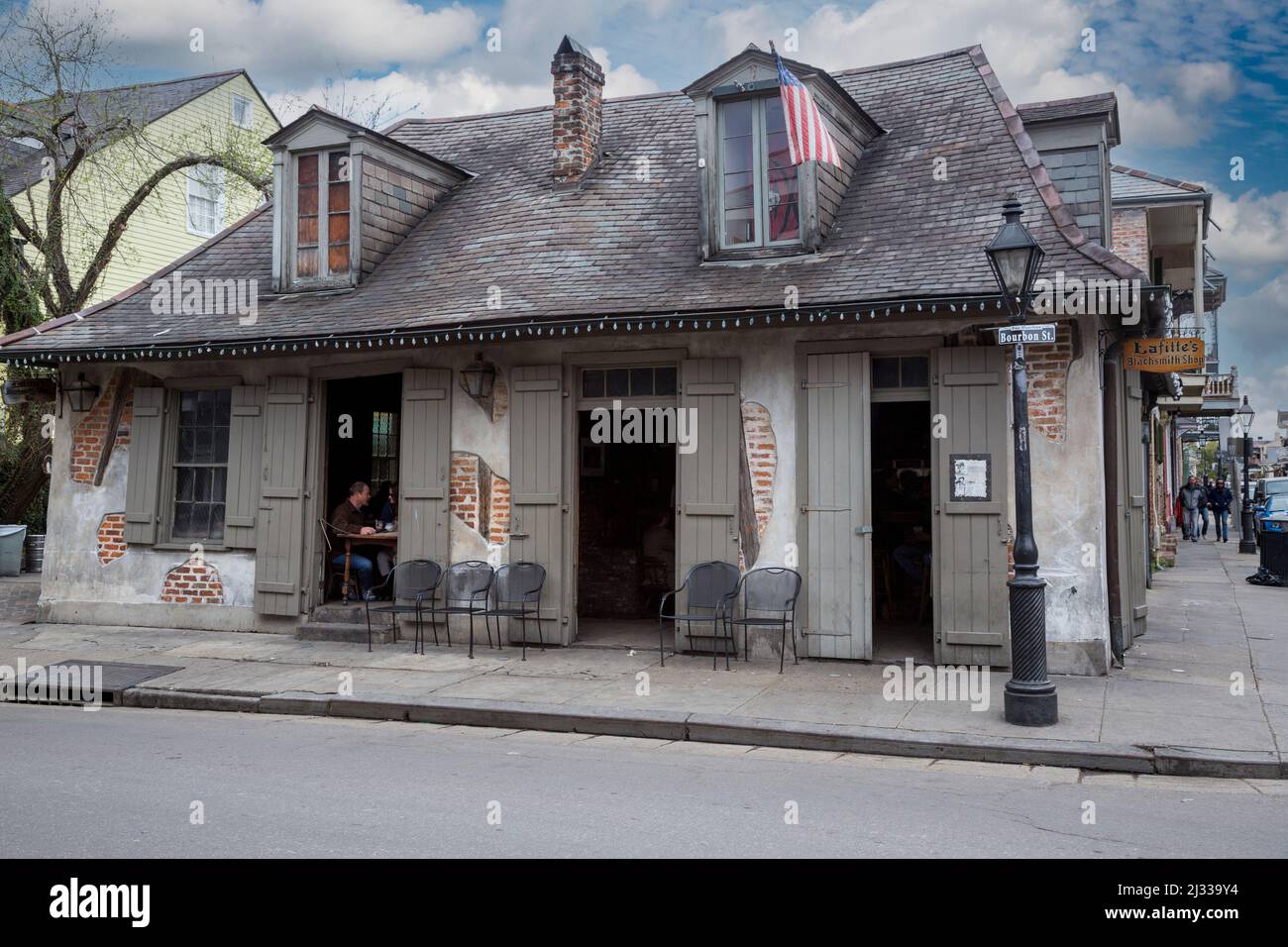 French Quarter, New Orleans, Louisiana.  Jean Lafittes Schmied Shop Bar, Bourbon Street.  Erbaut zwischen 1722-32. Stockfoto