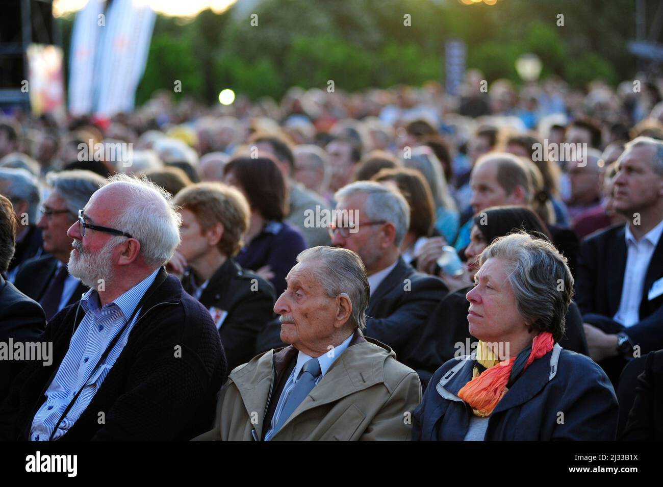 Wien, Österreich. 08 Mai 2015. Marko M. Feingold 28. Mai 1913 bis 19. September 2019. Präsident der Jüdischen Gemeinde Salzburg und Holocaust-Überlebender. Bild zeigt Marko M. Feingold (2. von vorne links) Stockfoto