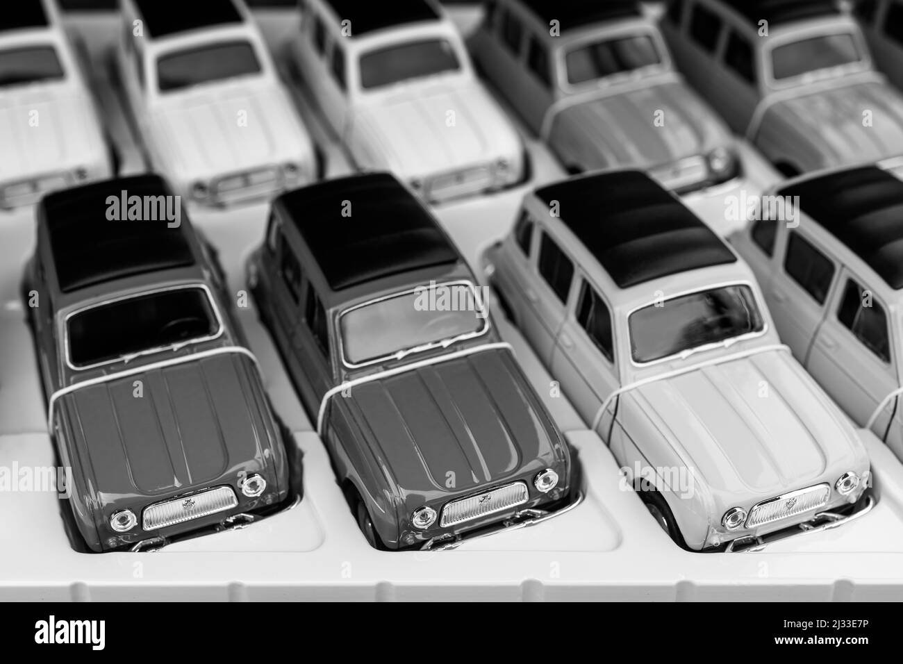 S/W-Aufnahme von Modellautos. Fotografiert bei einem Oldtimer-Event. Stockfoto