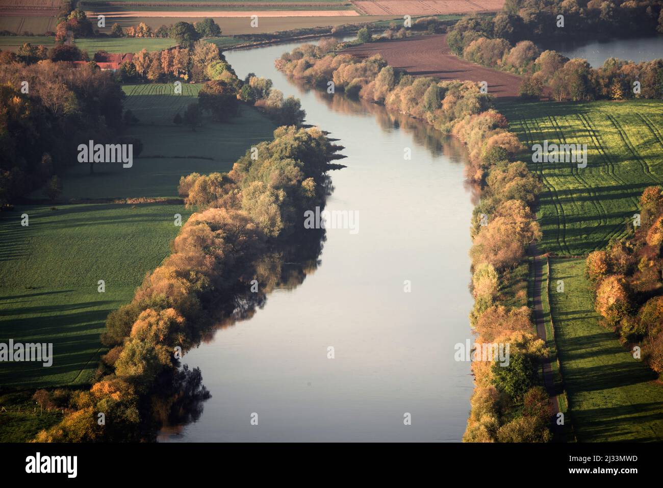 Die Weser an der Porta Westfalica im Morgenlicht, Nordrhein-Westfalen, Deutschland, Europa Stockfoto