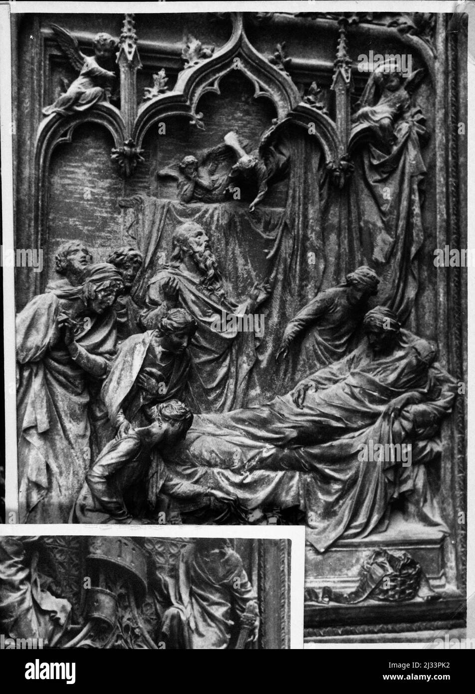 Mailand - Mailand, Mailand, Italien. Eva Brauns Fotoalben, ca. 1913 - ca. 1944. Diese Alben werden Eva Braun zugeschrieben (vier werden von ihrer Freundin Herta Schneider, geb. Ostermeyer, beansprucht) und dokumentieren ihr Leben aus ca. 1913 bis 1944. Es gibt viele Fotos von Eva, ihren Schwestern und ihren Kindern, Herta Schneider und ihren Kindern, sowie Fotos von Evas Ferien, Familienmitgliedern und Freunden. Dazu gehören Fotografien von und von Eva Braun im Hitlerchalet Berghof (oder Kehlstein), Fotografien von Hitler und seinem Gefolge, Besucher von Berghof und die Landschaft um Berchtesgaden, A Stockfoto