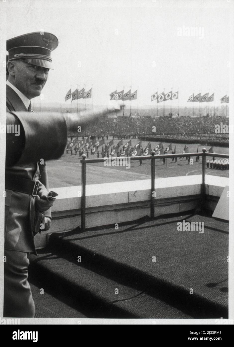 Reichsparteitig. - Nürnberger Rallye. Eva Brauns Fotoalben, ca. 1913 - ca. 1944. Diese Alben werden Eva Braun zugeschrieben (vier werden von ihrer Freundin Herta Schneider, geb. Ostermeyer, beansprucht) und dokumentieren ihr Leben aus ca. 1913 bis 1944. Es gibt viele Fotos von Eva, ihren Schwestern und ihren Kindern, Herta Schneider und ihren Kindern, sowie Fotos von Evas Ferien, Familienmitgliedern und Freunden. Dazu gehören Fotografien von und von Eva Braun in Hitlers Chalet Berghof (oder Kehlstein), Fotografien von Hitler und seinem Gefolge, Besucher von Berghof und die Landschaft um Berchtesgad Stockfoto