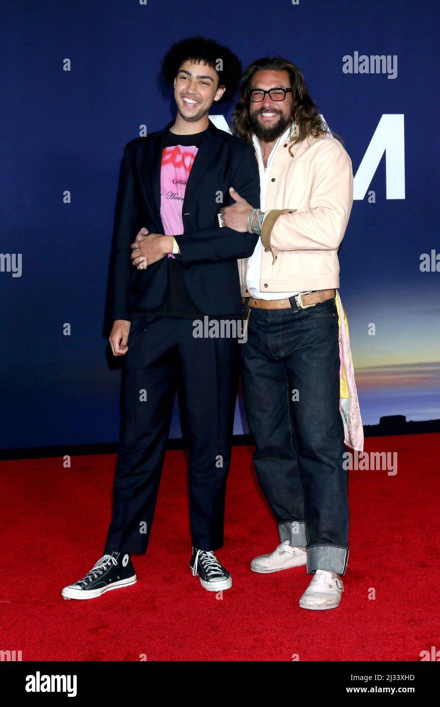 Los Angeles, Kalifornien. 4. April 2022. Archie Madekwe, Jason Momoa bei der Ankunft für DIE AMBULANZPREMIERE, The Academy Museum of Motion Picturs, Los Angeles, CA 4. April 2022. Kredit: Priscilla Grant/Everett Collection/Alamy Live Nachrichten Stockfoto