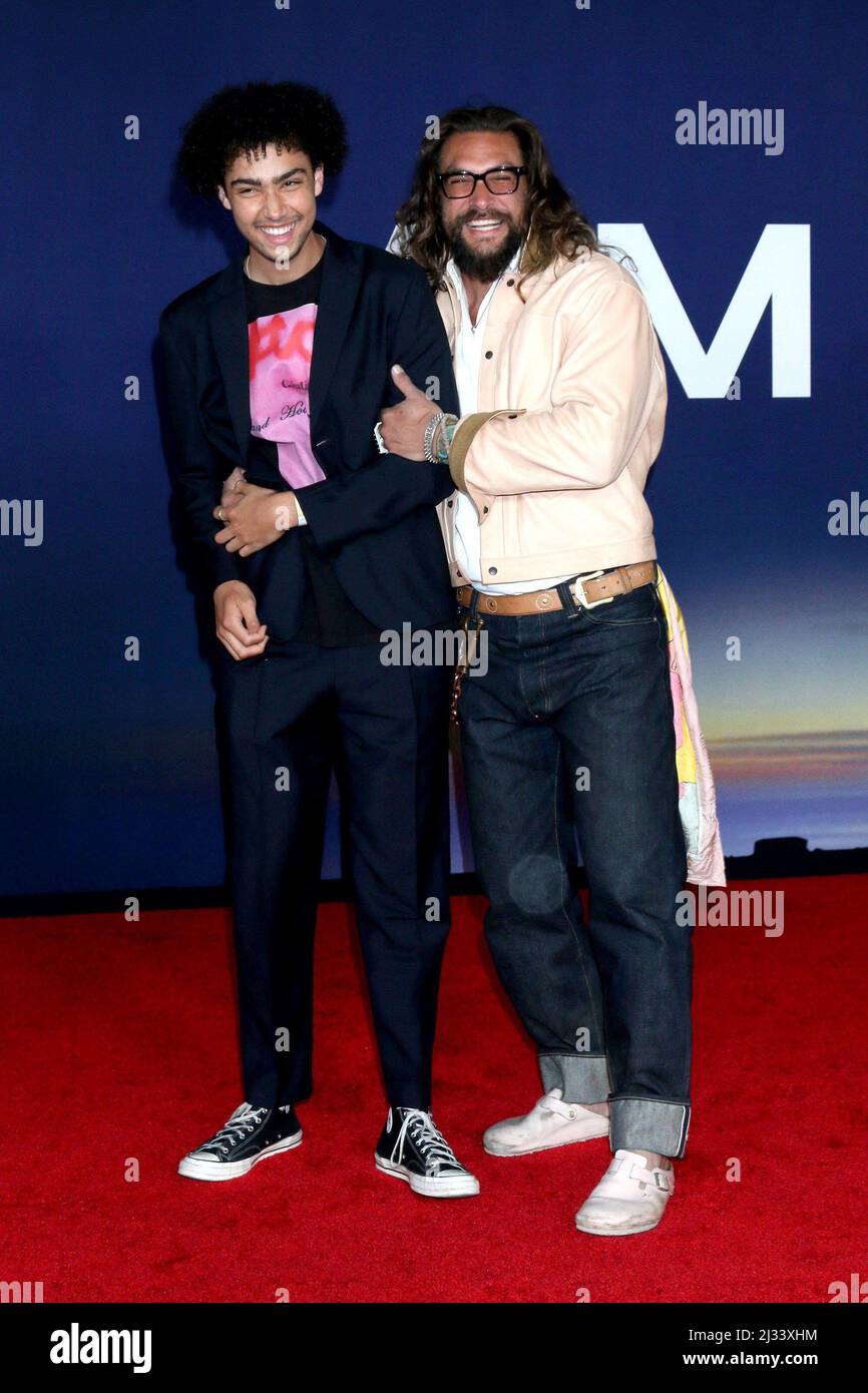 Los Angeles, Kalifornien. 4. April 2022. Archie Madekwe, Jason Momoa bei der Ankunft für DIE AMBULANZPREMIERE, The Academy Museum of Motion Picturs, Los Angeles, CA 4. April 2022. Kredit: Priscilla Grant/Everett Collection/Alamy Live Nachrichten Stockfoto