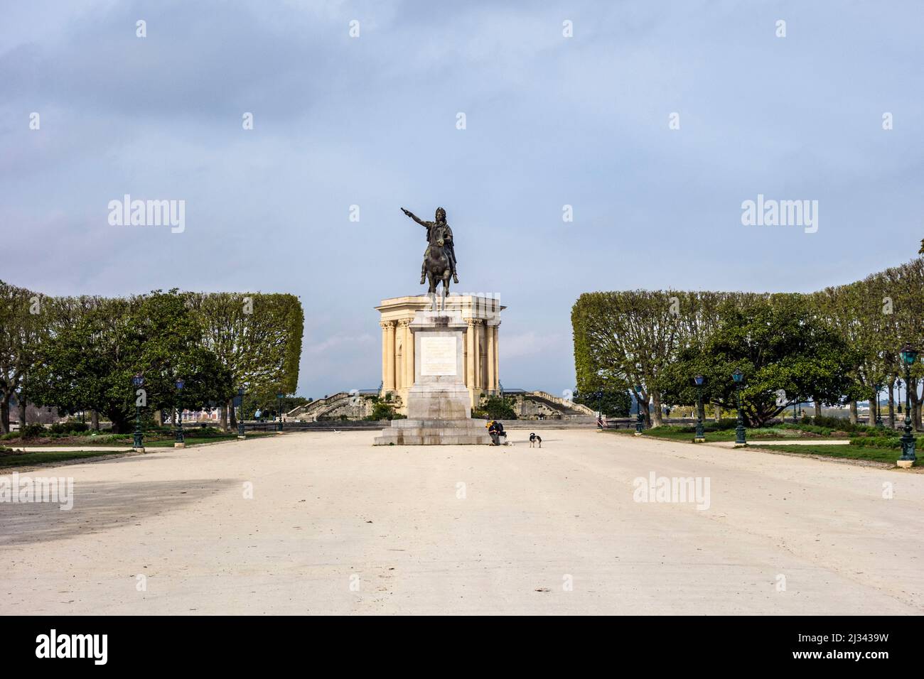 MONTPELLIER, FRANKREICH - 31. MÄRZ 2017: Die Statue des Königs Ludwig XIV. Auf der Peirou-Promenade, Montpellier, Frankreich, am 8. Juli 2014 in Montpellier. Stockfoto