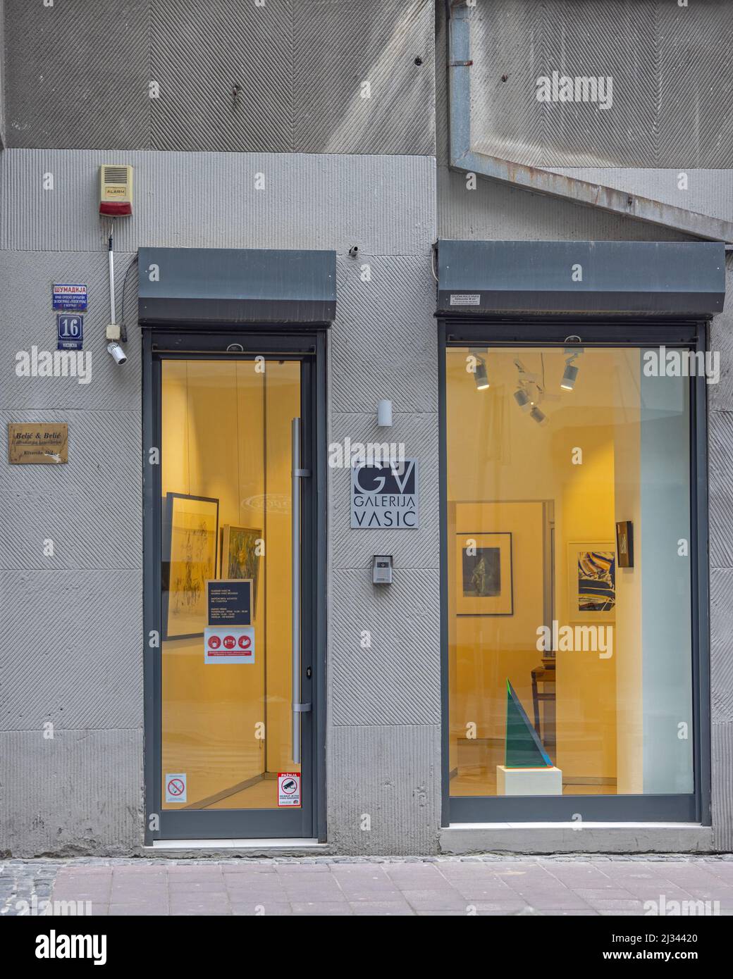 Belgrad, Serbien - 04. März 2022: Kleine Kunstgalerie Vasic in der Kosovska Straße. Stockfoto