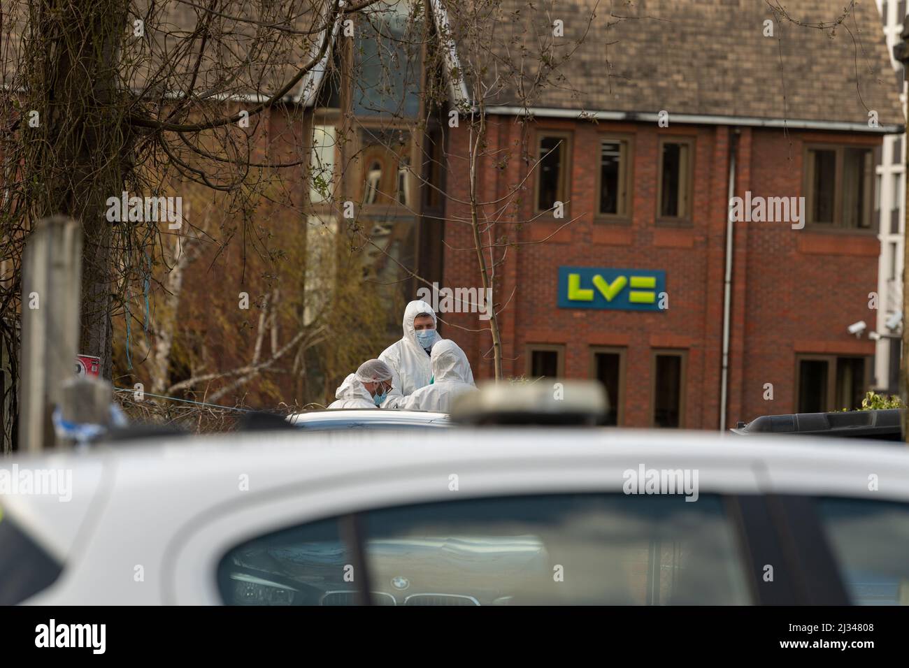 Brentwood, Großbritannien. 05. April 2022. Brentwood Essex 5. April 2022 schwerer Polizeivorfall, Victoria Road Brentwood, wo ein Tatort eingerichtet wurde. Lokale soziale Medien haben gesagt, dass es sich um einen Mord handelt. Kommentar wurde von der Polizei von Essex eingeholt. Die Polizei von Essex hat bestätigt, dass es sich um einen Mord handelt. Jevegenijs Lapkovskis wurde wegen Mordes an Lee Murrell angeklagt Kredit: Ian Davidson/Alamy Live News Stockfoto