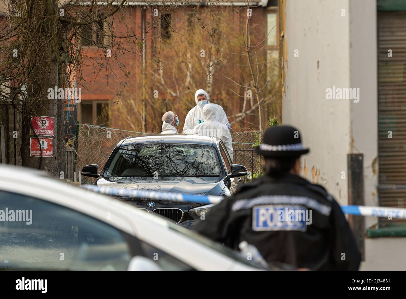 Brentwood, Großbritannien. 05. April 2022. Brentwood Essex 5. April 2022 schwerer Polizeivorfall, Victoria Road Brentwood, wo ein Tatort eingerichtet wurde. Lokale soziale Medien haben gesagt, dass es sich um einen Mord handelt. Kommentar wurde von der Polizei von Essex eingeholt. Die Polizei von Essex hat bestätigt, dass es sich um einen Mord handelt. Jevegenijs Lapkovskis wurde wegen Mordes an Lee Murrell angeklagt Kredit: Ian Davidson/Alamy Live News Stockfoto