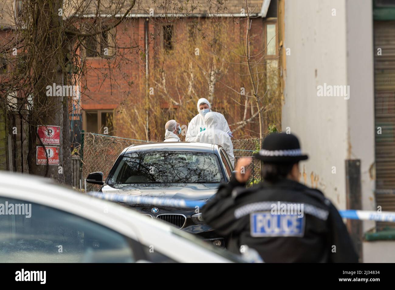Brentwood, Großbritannien. 05. April 2022. Brentwood Essex 5. April 2022 schwerer Polizeivorfall, Victoria Road Brentwood, wo ein Tatort eingerichtet wurde. Lokale soziale Medien haben gesagt, dass es sich um einen Mord handelt. Kommentar wurde von der Polizei von Essex eingeholt. Die Polizei von Essex hat bestätigt, dass es sich um einen Mord handelt. Jevegenijs Lapkovskis wurde wegen Mordes an Lee Murrell angeklagt Kredit: Ian Davidson/Alamy Live News Stockfoto