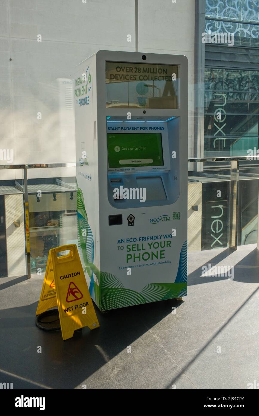 Verkaufsautomat, der alte Handys von ecoATM kauft Stockfoto