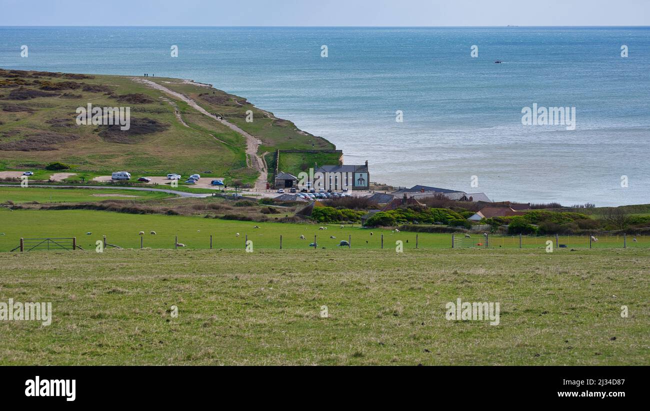 Wunderschöner Panoramablick auf die Landschaft von National Trust's Birling Gap bei einem Spaziergang nach East Dean an den Beachy Head Cliffs, Eastbourne, Großbritannien. Stockfoto