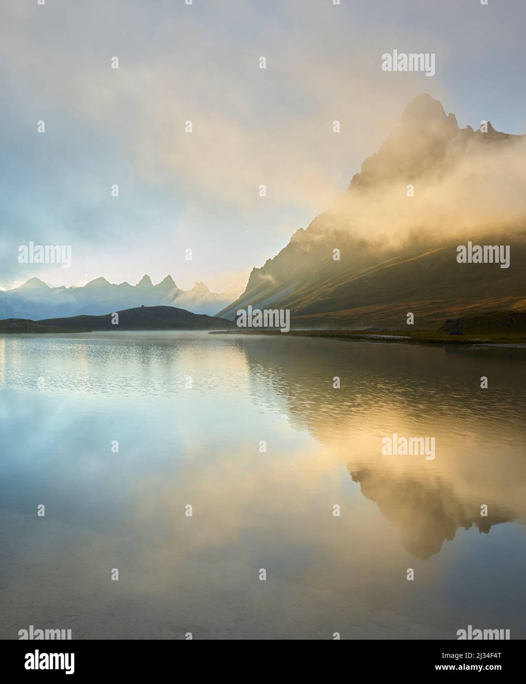 Sonnenuntergang am Lac de Cerces, Pic de la Ceinture, Rhones Alpes, Hautes-Alpes, Frankreich Stockfoto