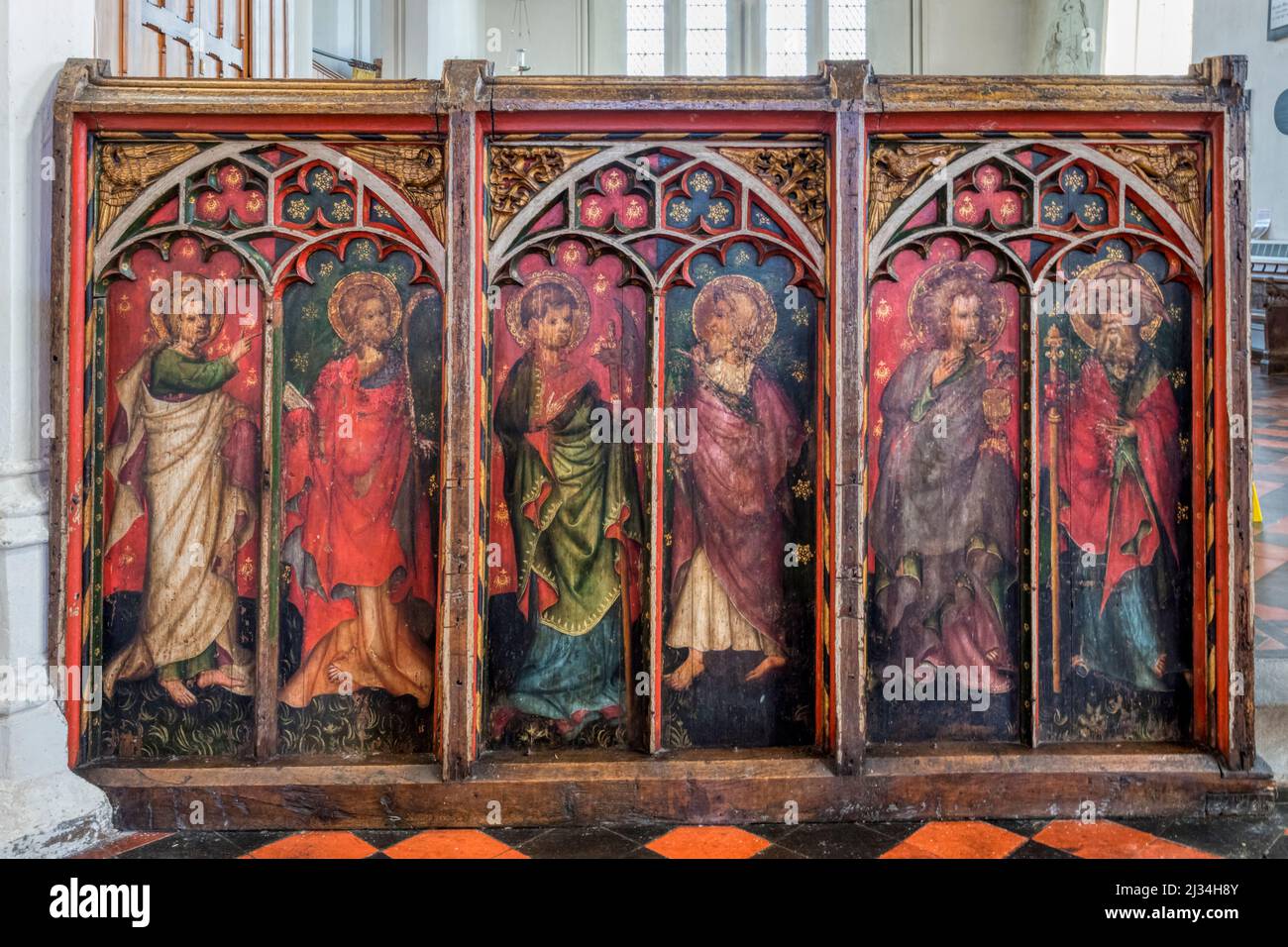 Rood Bildschirm in St. James' Kirche, Castle Acre, Norfolk, aus c. 1440. Zeigt L-R Saints Philip, James the Less, Matthias, Jude, John & James the Great. Stockfoto