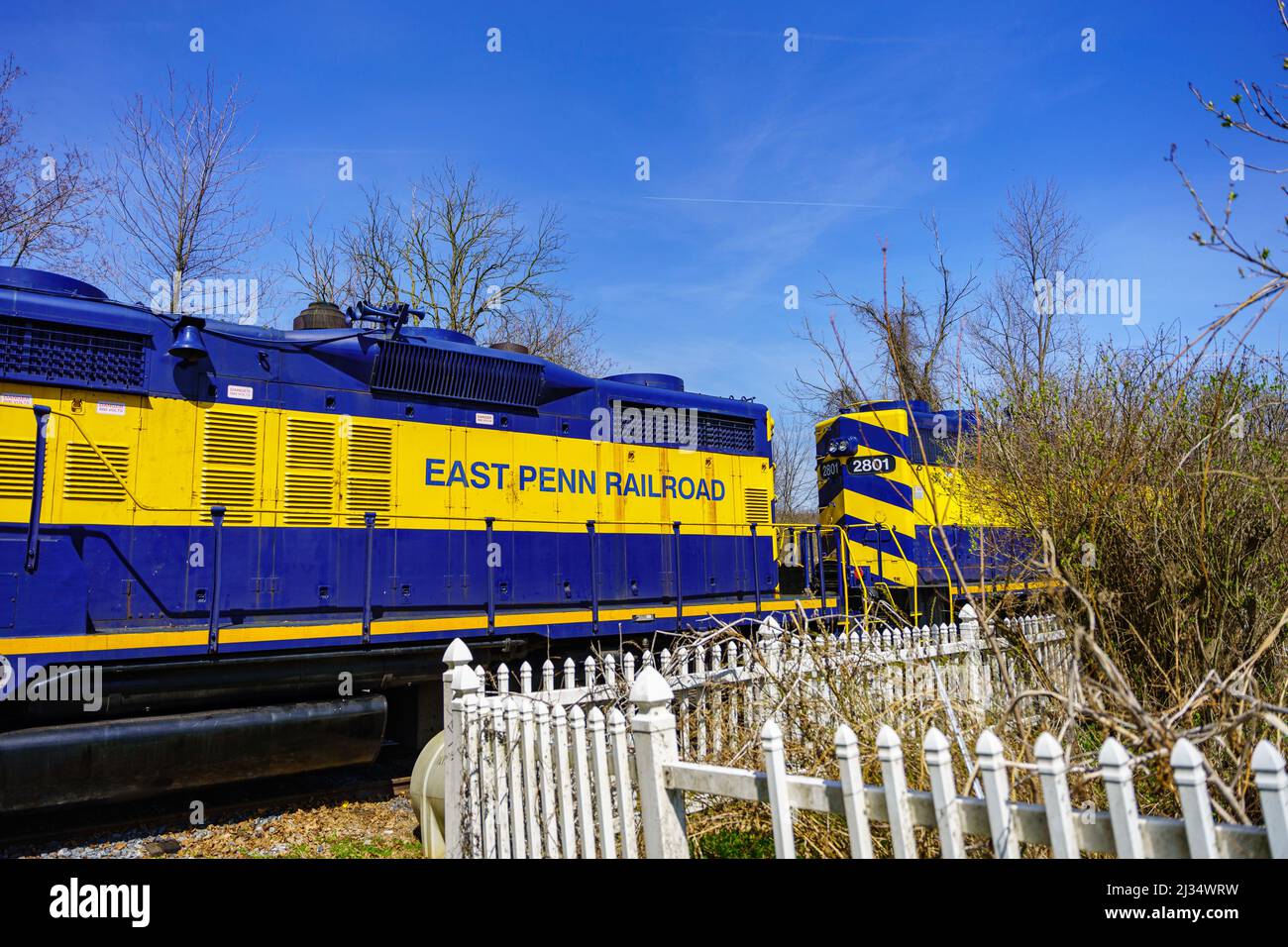 Reinholds, PA, USA - 2. April 2022: Die Lokomotiven der East Penn Railroad stehen am Bahnhof Reinholds. Stockfoto