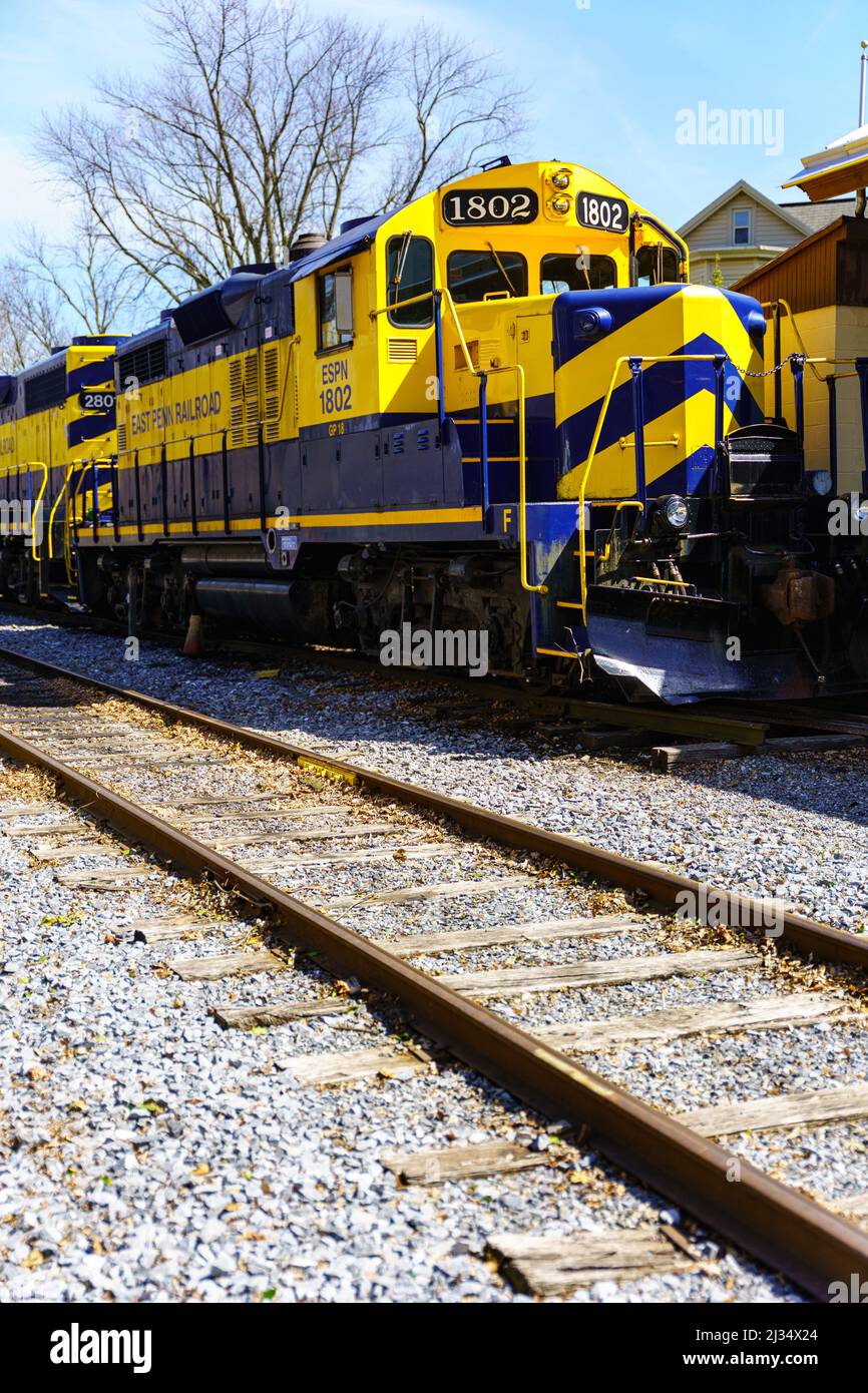 Reinholds, PA, USA - 2. April 2022: Die Lokomotiven der East Penn Railroad stehen am Bahnhof Reinholds. Stockfoto