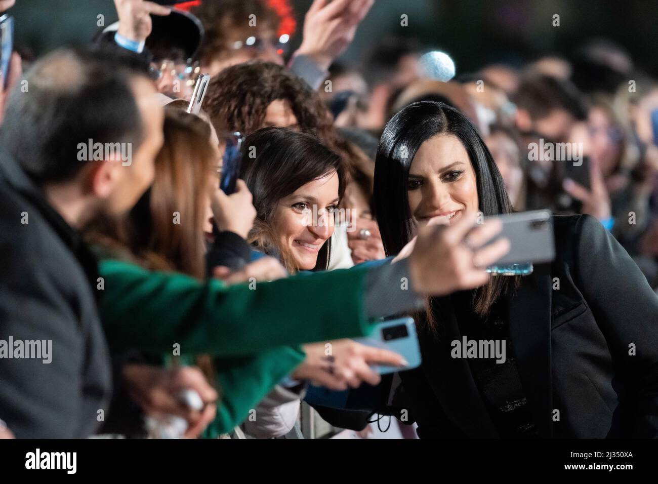 Rom, Italien, 05. April 2022 - Laura Pausini nimmt an der Premiere des Films 'Laura Pausini - Piacere di Conoscerti' in Rom Teil. Credits: Luigi de Pompeis/Alamy Live News Stockfoto