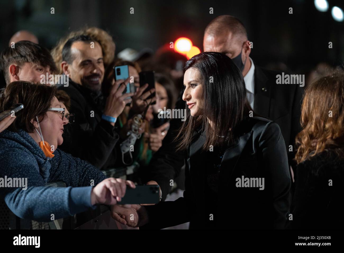 Rom, Italien, 05. April 2022 - Laura Pausini nimmt an der Premiere des Films 'Laura Pausini - Piacere di Conoscerti' in Rom Teil. Credits: Luigi de Pompeis/Alamy Live News Stockfoto