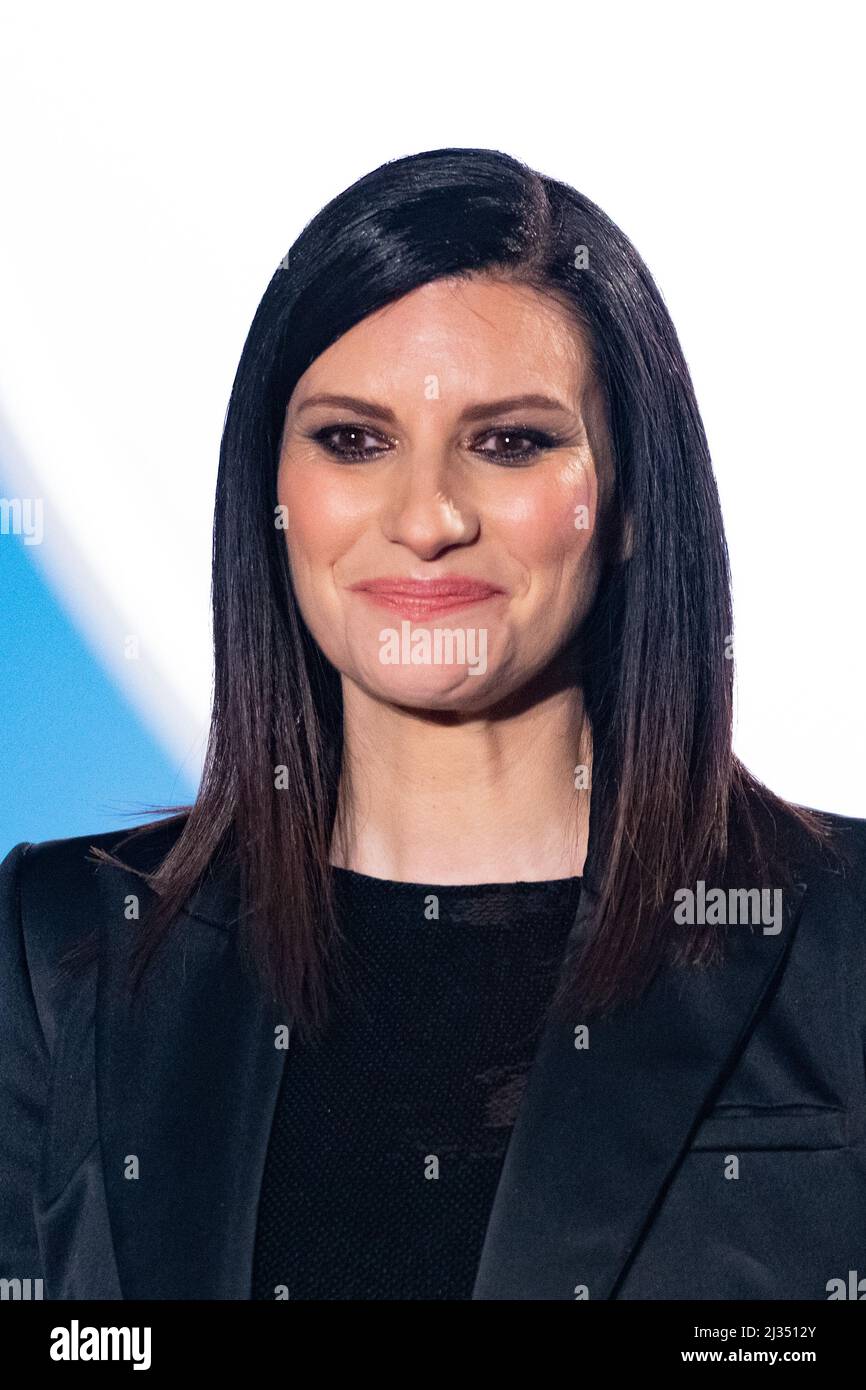 Rom, Italien, 05. April 2022 - Laura Pausini nimmt an der Premiere des Films 'Laura Pausini - Piacere di Conoscerti' in Rom Teil. Credits: Luigi de Pompeis/Alamy Live News Stockfoto