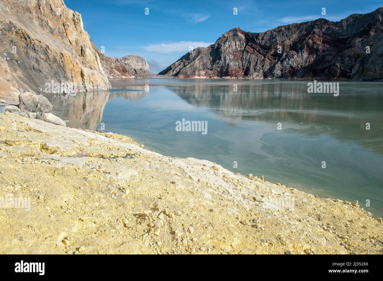 Schwefelsäure-Krater-See des Ijen-Vulkans, Java-Insel, Indonesien Stockfoto