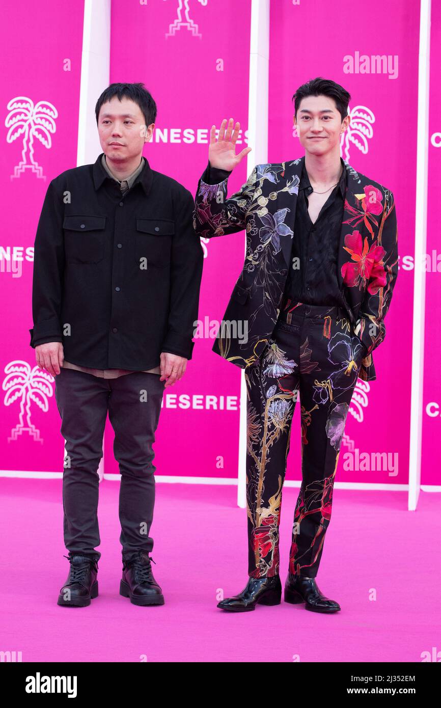 Jang Kun-jae und Kwak Dong-yeon nehmen am 05. April 2022 in Cannes, Frankreich, am rosa Teppich des Canneseries Festival 5. Teil. Foto von David Niviere/ABACAPRESS.COM Stockfoto