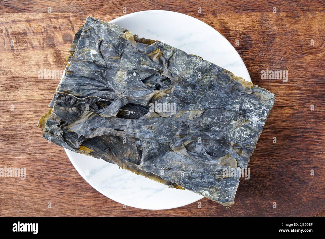 Getrockneter Seetang oder Kombu, japanische Küche getrocknete Seetang. Stockfoto