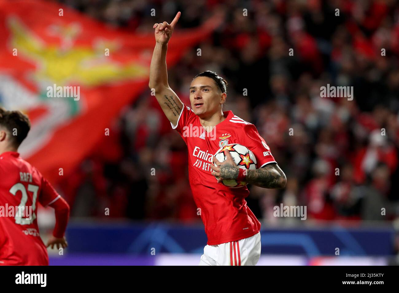 Lissabon. 5. April 2022. Darwin Nunez von SL Benfica feiert am 5. April 2022 ein Tor beim UEFA Champions League Quarter Final Leg One Fußballspiel zwischen SL Benfica und dem FC Liverpool im Luz-Stadion in Lissabon, Portugal. Quelle: Petro Fiuza/Xinhua/Alamy Live News Stockfoto