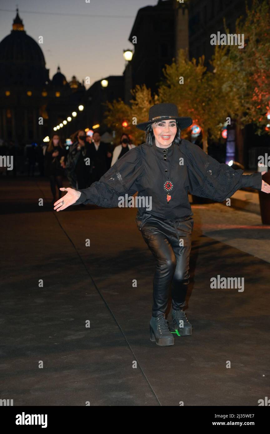 Rom, Italien. 05. April 2022. Fiordaliso besucht den schwarzen Teppich von Laura Pausini Piacere di conoscerti Amazon Prime Film im Auditorium della Conciliazione. Kredit: SOPA Images Limited/Alamy Live Nachrichten Stockfoto