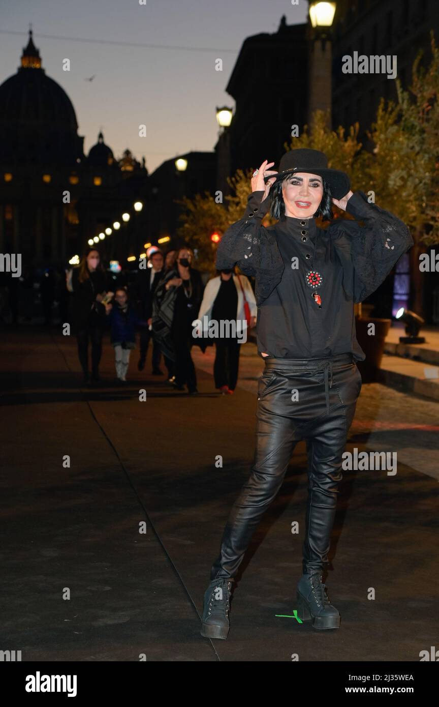 Rom, Italien. 05. April 2022. Fiordaliso besucht den schwarzen Teppich von Laura Pausini Piacere di conoscerti Amazon Prime Film im Auditorium della Conciliazione. Kredit: SOPA Images Limited/Alamy Live Nachrichten Stockfoto