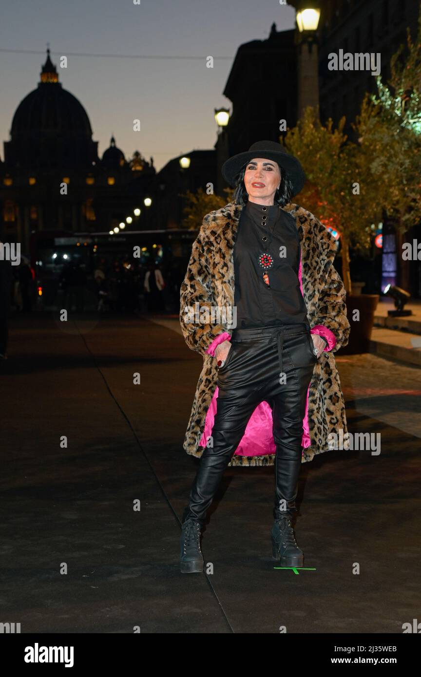 Rom, Italien. 05. April 2022. Fiordaliso besucht den schwarzen Teppich von Laura Pausini Piacere di conoscerti Amazon Prime Film im Auditorium della Conciliazione. Kredit: SOPA Images Limited/Alamy Live Nachrichten Stockfoto