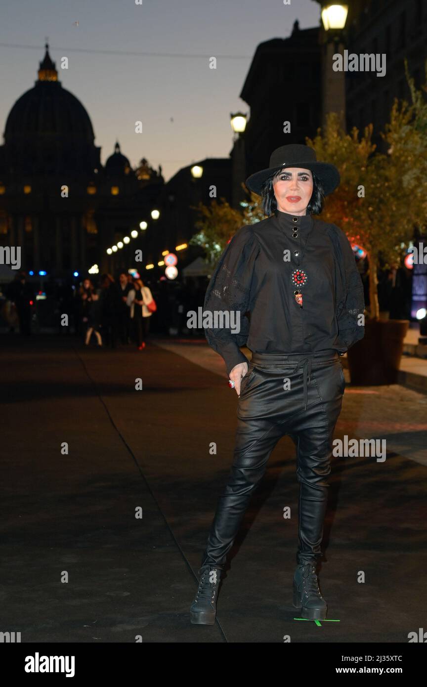 Rom, Italien. 05. April 2022. Fiordaliso besucht den schwarzen Teppich von Laura Pausini Piacere di conoscerti Amazon Prime Film im Auditorium della Conciliazione. (Foto: Mario Cartelli/SOPA Images/Sipa USA) Quelle: SIPA USA/Alamy Live News Stockfoto