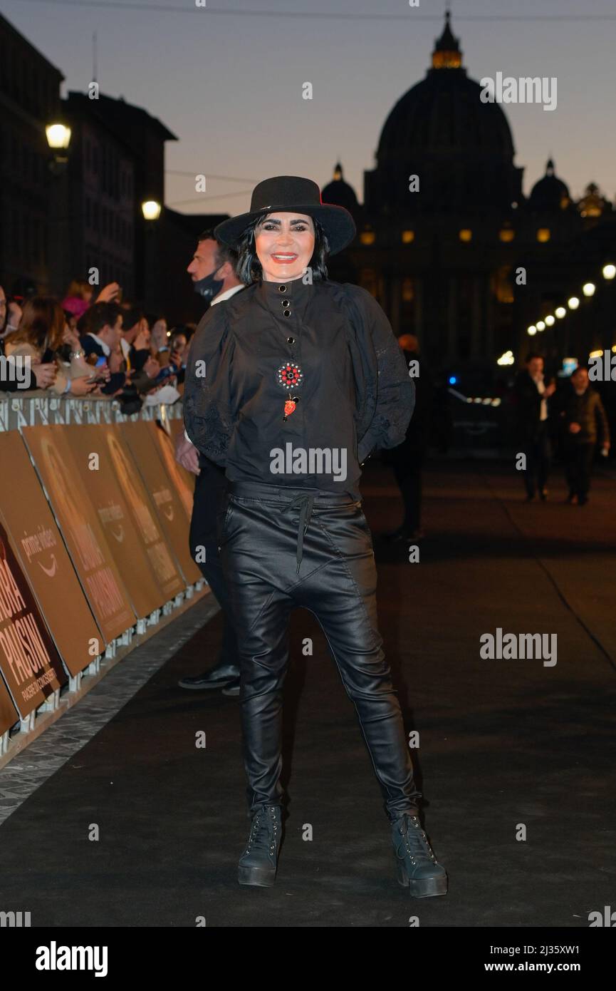 Rom, Italien. 05. April 2022. Fiordaliso besucht den schwarzen Teppich von Laura Pausini Piacere di conoscerti Amazon Prime Film im Auditorium della Conciliazione. (Foto: Mario Cartelli/SOPA Images/Sipa USA) Quelle: SIPA USA/Alamy Live News Stockfoto