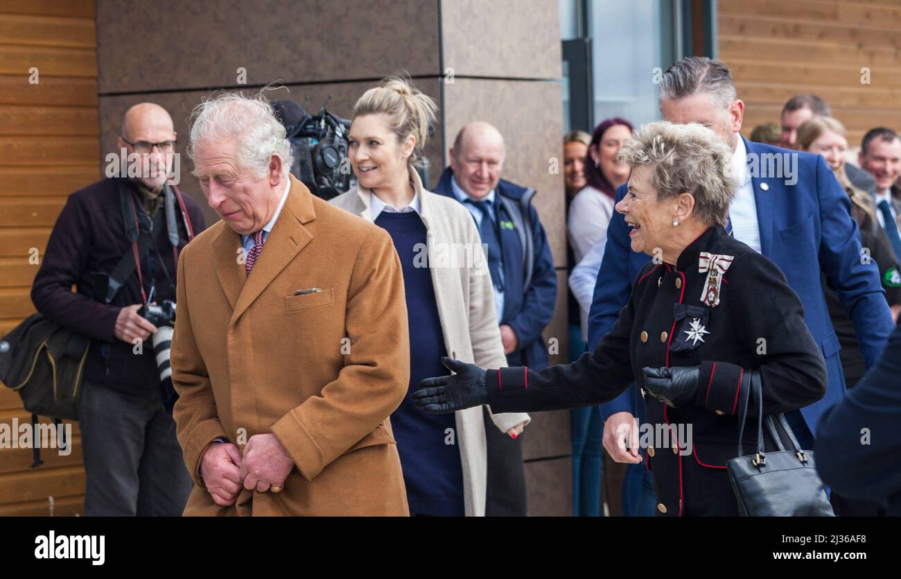 Darlington, Großbritannien. 5.. April 2022. Prinz Charles, der Prinz von Wales, ist heute in der Region, um den neuen Darlington Farmers Auction Mart offiziell zu eröffnen Stockfoto