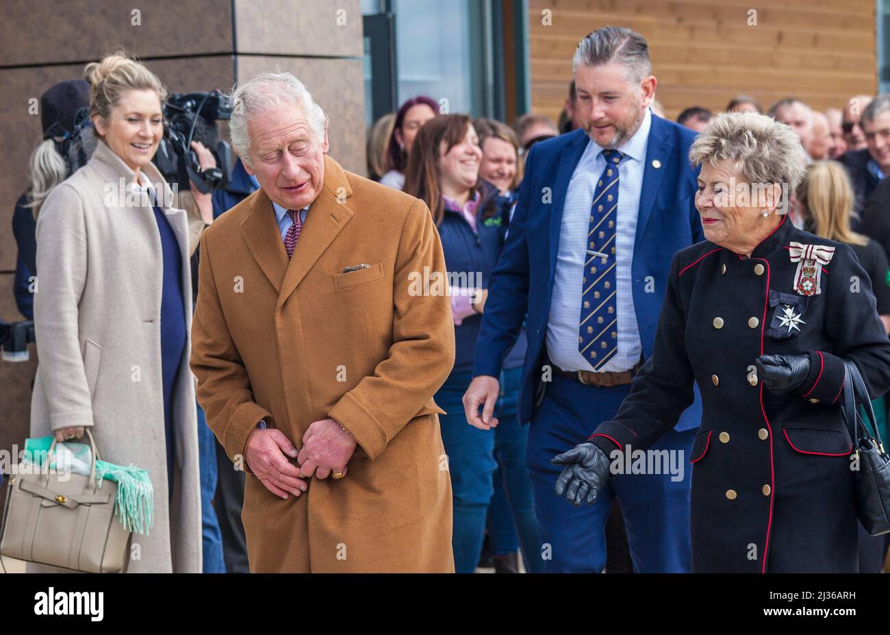 Darlington, Großbritannien. 5.. April 2022. Prinz Charles, der Prinz von Wales, ist heute in der Region, um den neuen Darlington Farmers Auction Mart offiziell zu eröffnen Stockfoto