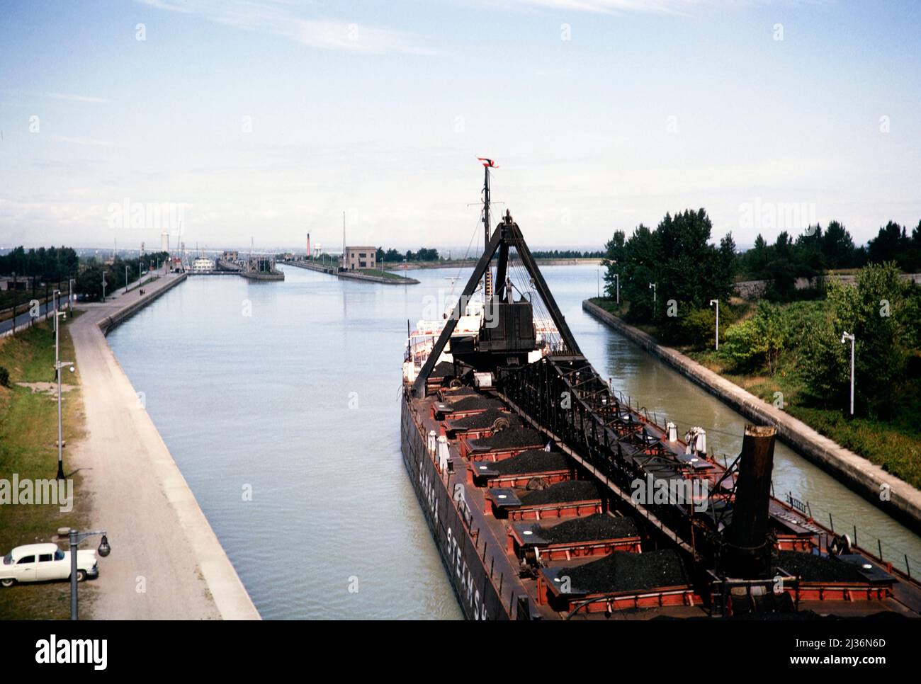 Bulk Carrier 'Midland Prince' Frachtschiff ( 1907-1968) an der Schleuse des Welland-Kanals, St. Lawrence Seaway, Great Lakes, Ontario, Kanada, Nordamerika 1963 Stockfoto