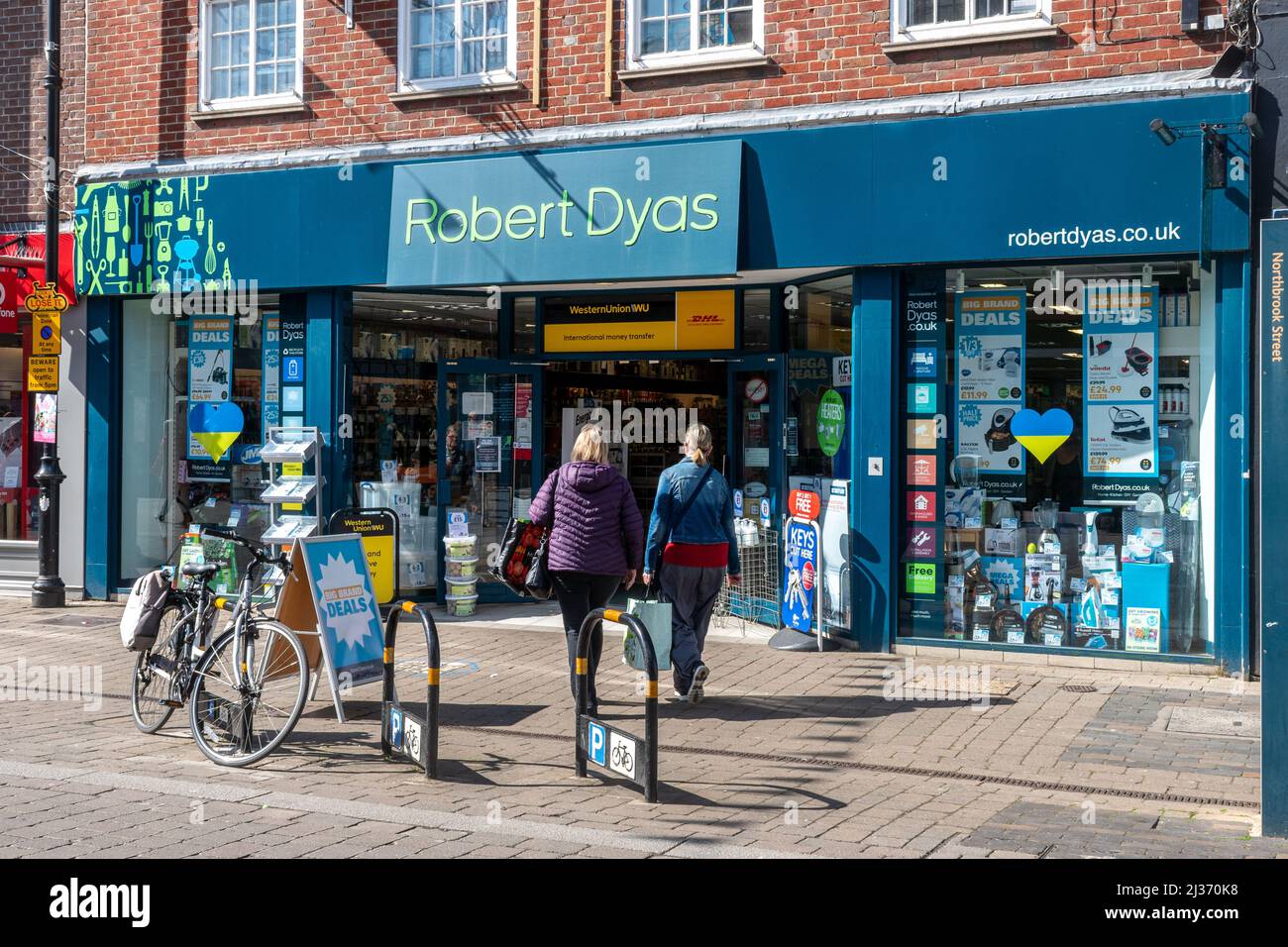 Robert Dyas Shop, ein Haushaltswarengeschäft in der Hauptstraße, Großbritannien Stockfoto