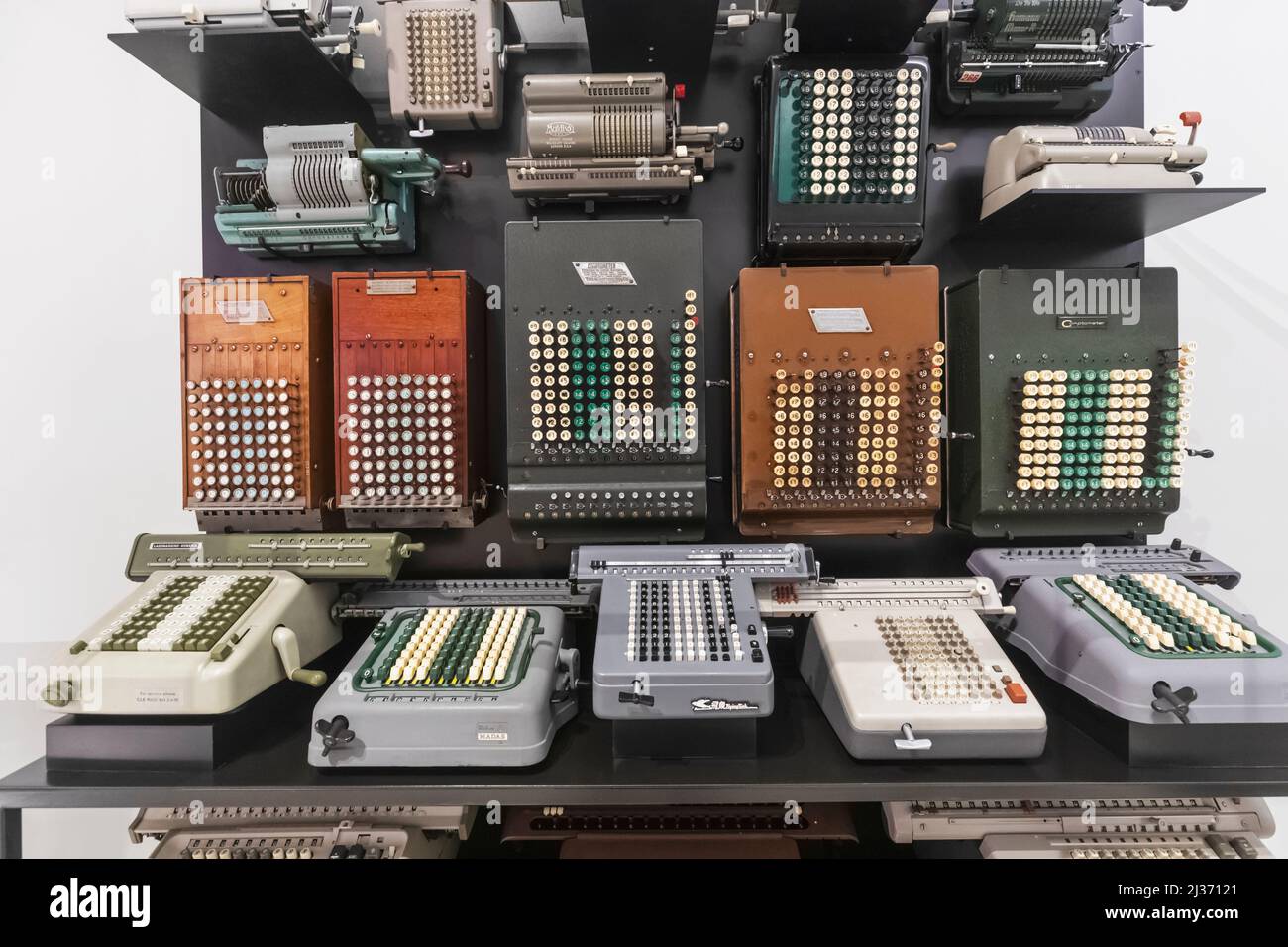 England, London, South Kensington, Science Museum, Ausstellung historischer und Vintage Mechanical Calculating Machines Stockfoto