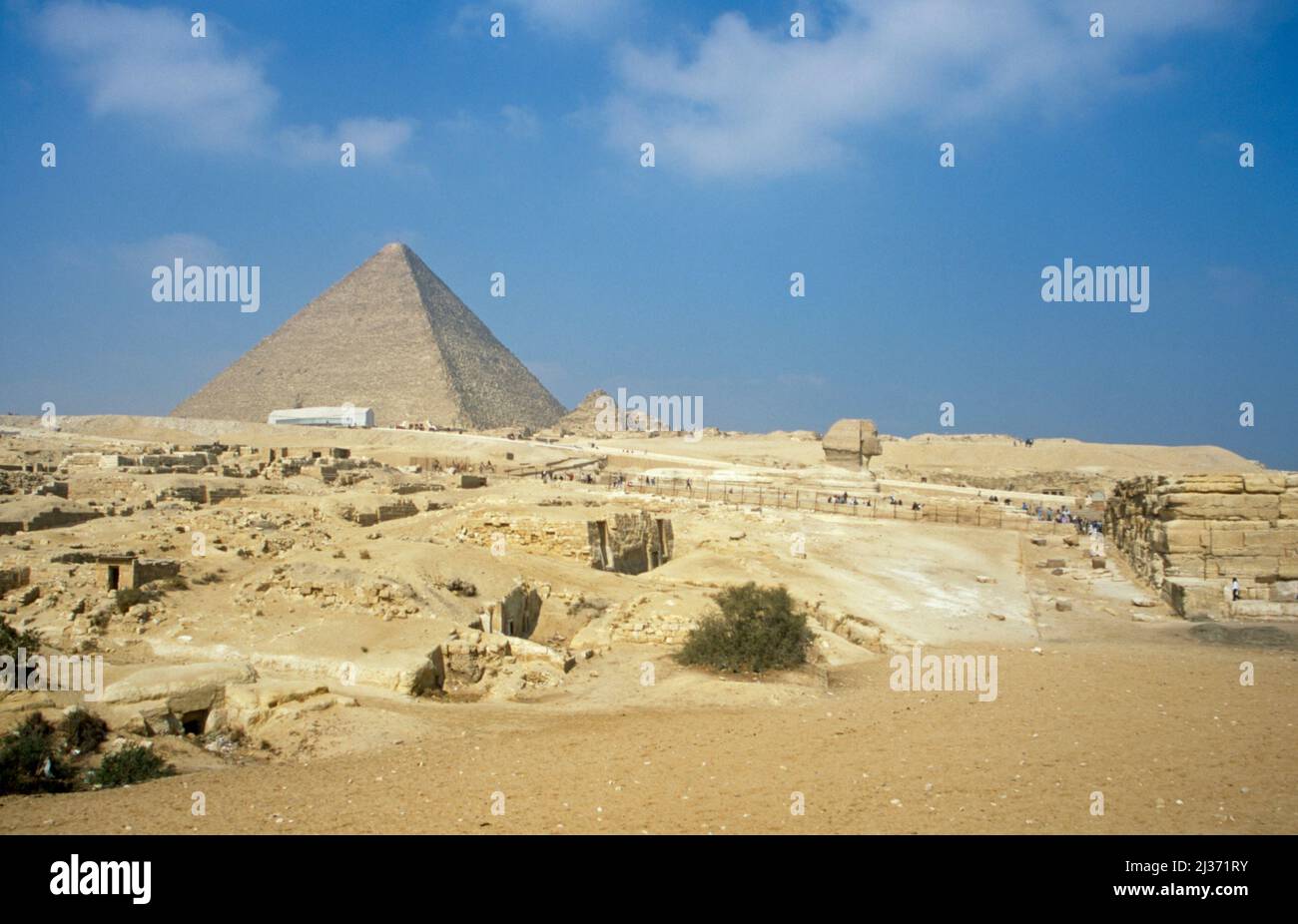 Die große Cheops-Pyramide und das Solar Boat Museum Giza Kairo Ägypten Stockfoto