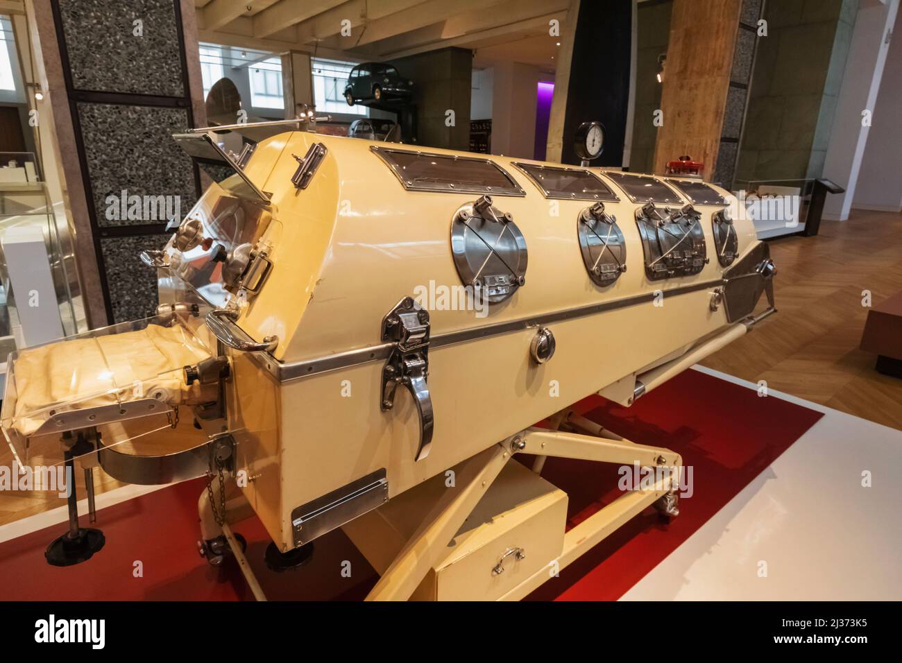 England, London, South Kensington, Science Museum, Historical Cabinet Respirator aka Iron Lung datiert 1953 Stockfoto