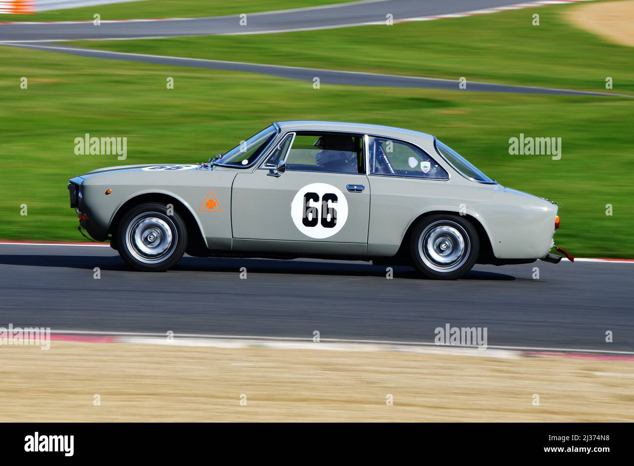 Barry Brain, Alfa Romeo 1750 GTV, 70's Road Sports Championship ist eine Rennserie für straßenzugelassene Seriensportwagen, die in der produziert und zugelassen werden Stockfoto