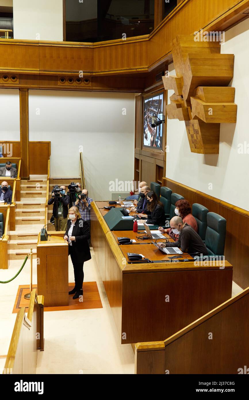 D.ª Susana Corcuera Leuda, Parlamentaria del grupo Socialistas Vascos, sesión Parlamentaria celebrada el día 04 de Marzo de 2022, Pleno de Control Stockfoto