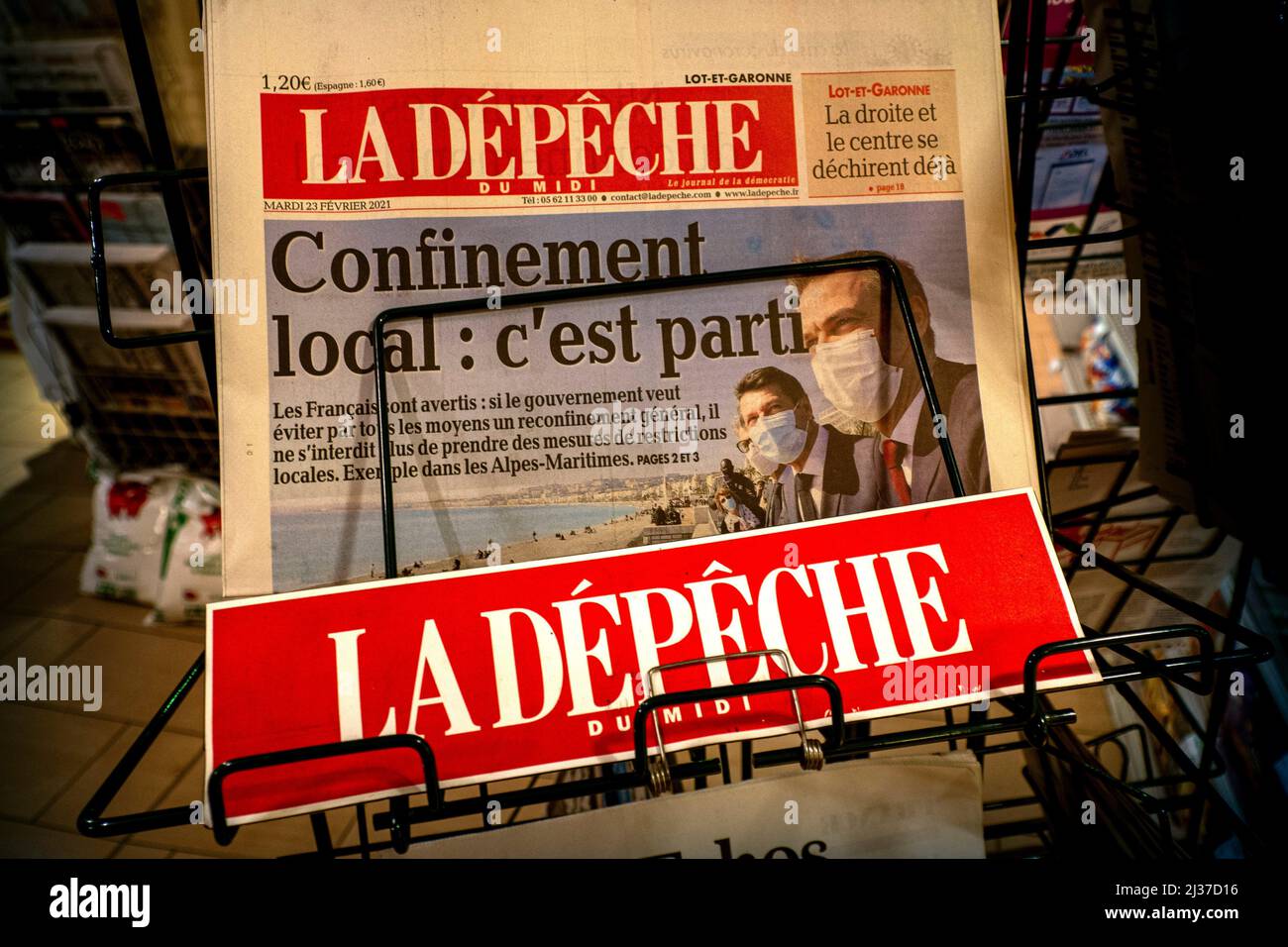 France-Nouvelle Aquitaine-Lot et Garonne- Lockdown auf Zeitung über die Coronavirus-Pandemie. Stockfoto